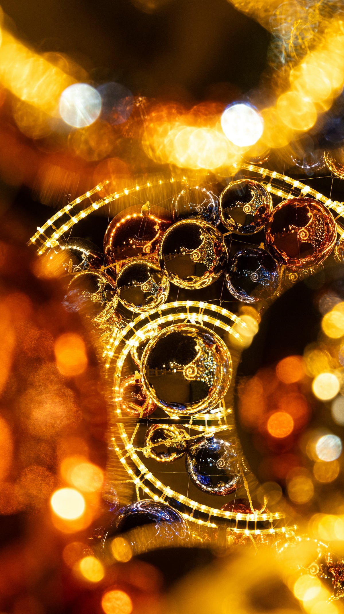 ginka-gold-bokeh